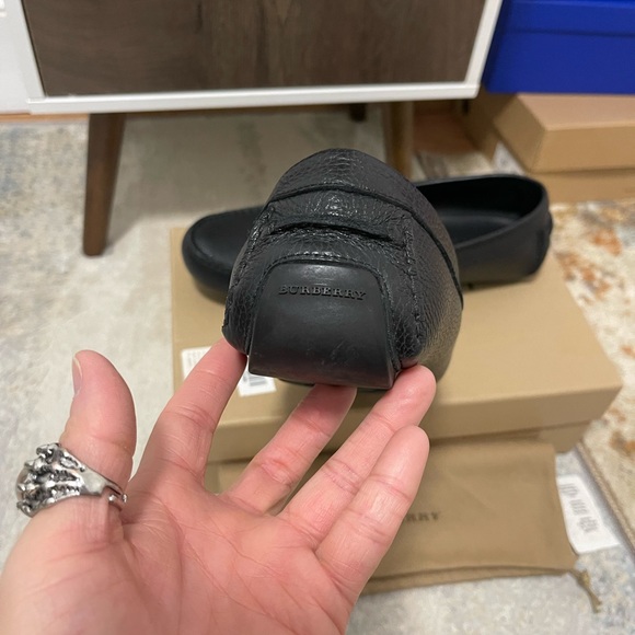 Like New Men’s Size 11.5 Burberry Silverstone Grainy Leather Loafer In Black - Picture 12 of 14